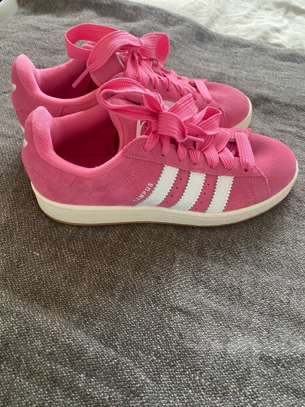 Adidas Campus pink Suede-Inspired Women's Sneakers with White Stripes. Size 7.5. - Picture 4 of 6